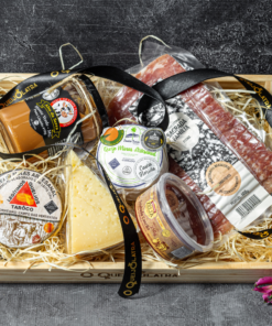 CESTA DE PRESENTE MINEIRA - 3 QUEIJOS + GOIABADA + DOCE DE LEITE + CHARCUTARIA