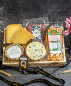 CESTA DE PRESENTE - 4 QUEIJOS + CHARCUTARIA+ GRISSINI