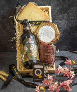 CESTA DE PRESENTE - 2 QUEIJOS + COPA + CERVEJA ARTESANAL