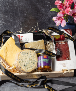 Cesta De Presente 3 Queijos + Vinho Merlot + Copa+ Antepasto