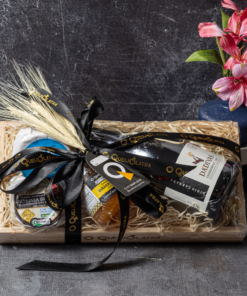 CESTA DE PRESENTE - 2 QUEIJOS + VINHO BRANCO + GELÉIA